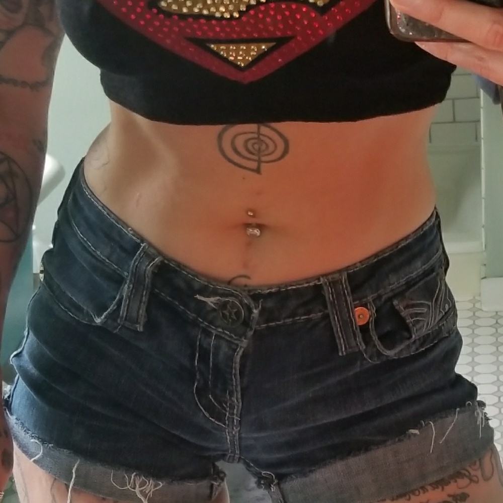 Shorts - Picture 2 of 3